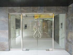 16/16 エントランス