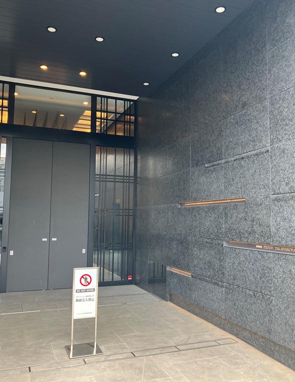 14/14 エントランス