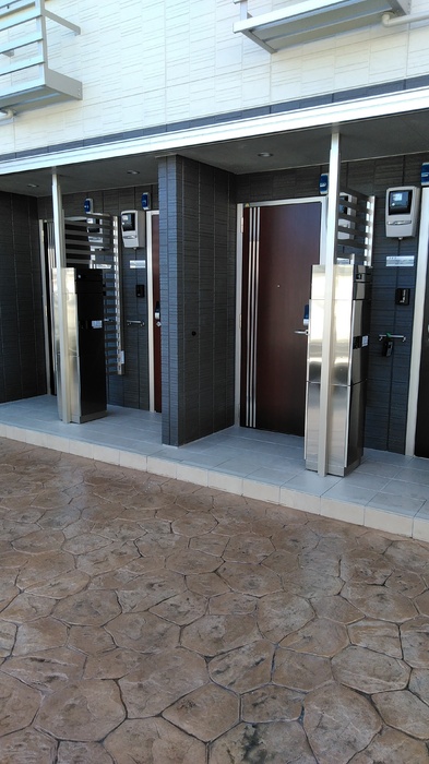 16/16 エントランス