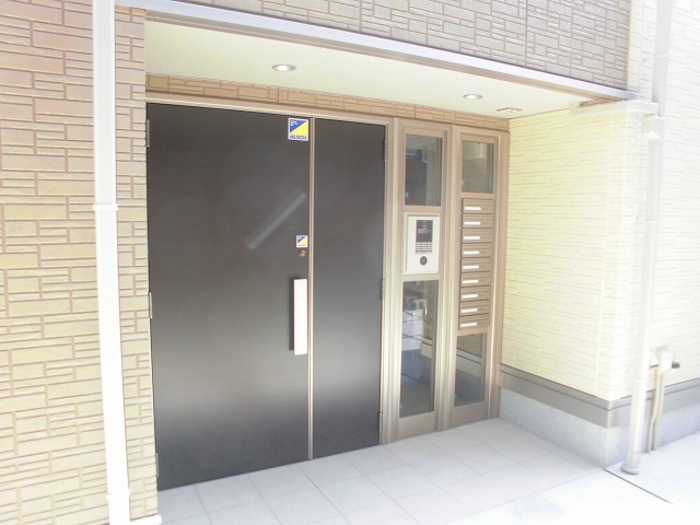 16/20 エントランス