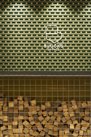 18/25 エントランス