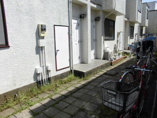 18/28 エントランス