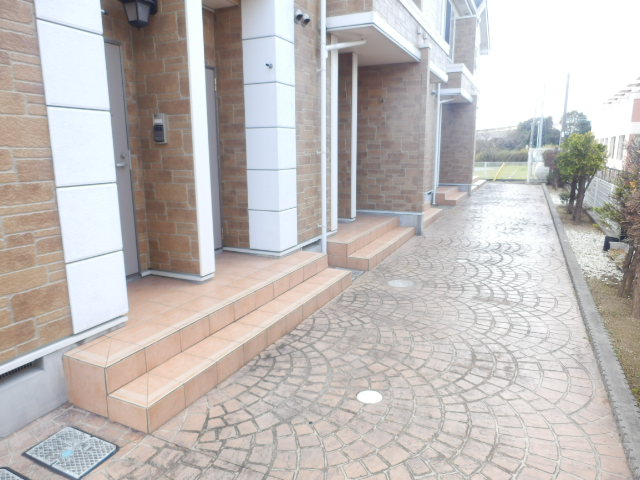 21/30 エントランス