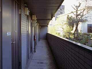 2/4 エントランス