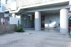 16/17 エントランス