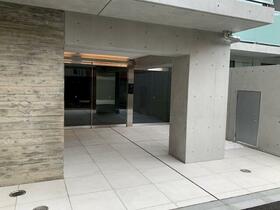 15/23 エントランス