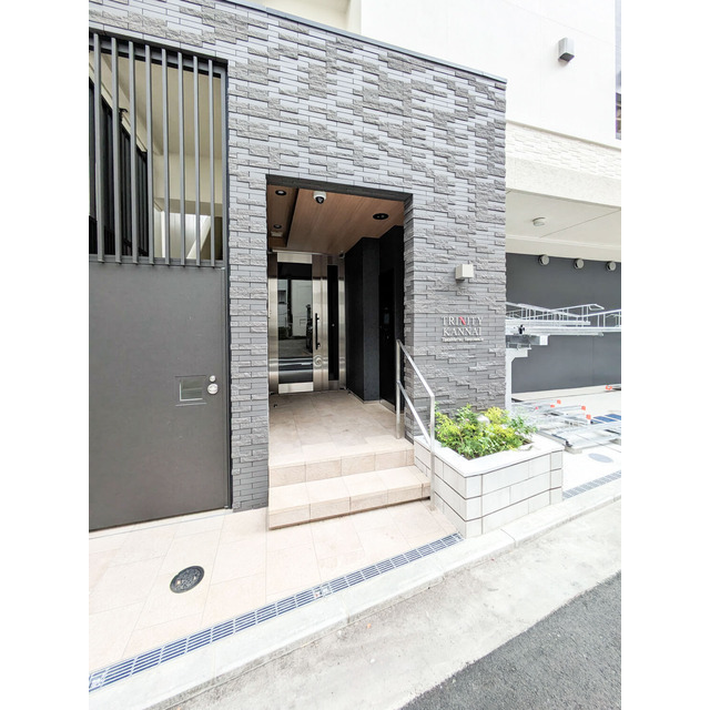 18/28 エントランス