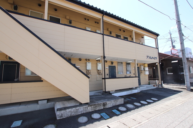 20/21 エントランス