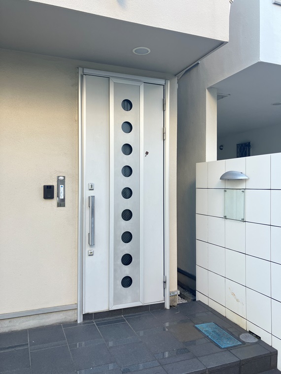 16/21 エントランス