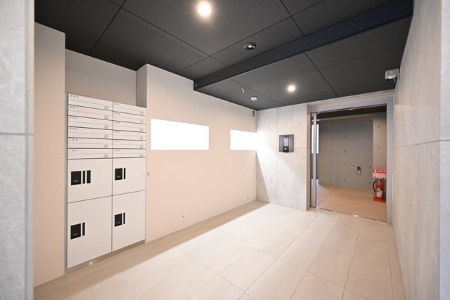 24/25 エントランス