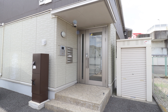 27/28 エントランス