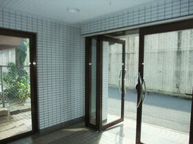 16/16 エントランス