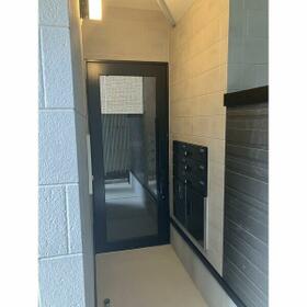 16/16 エントランス