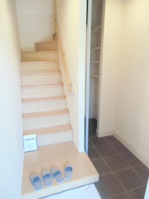 21/30 エントランス