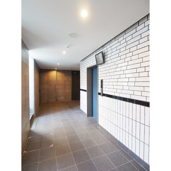 22/23 エントランス