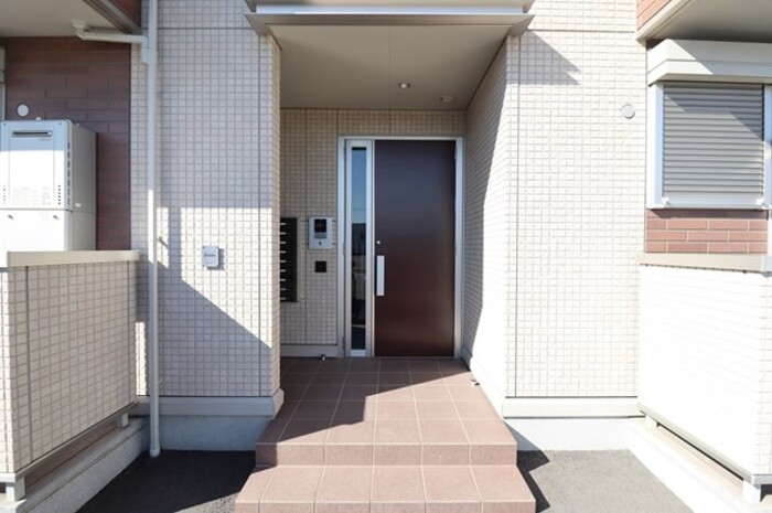 18/27 エントランス