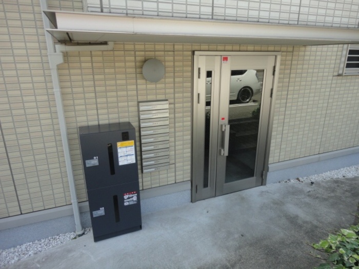 18/19 エントランス