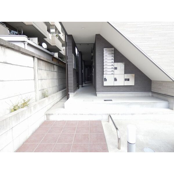 2/2 エントランス