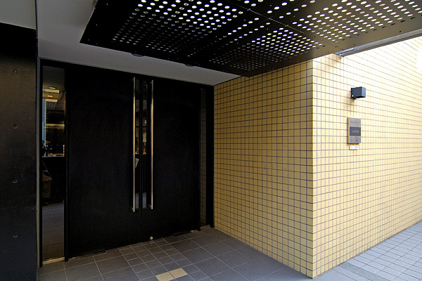 16/16 エントランス