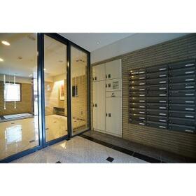 16/16 エントランス