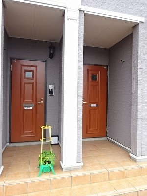 16/23 エントランス