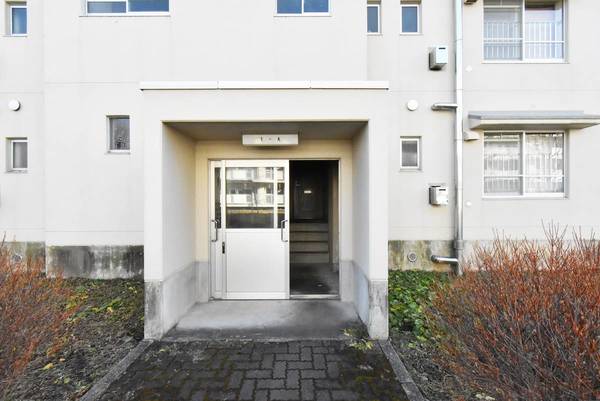 2/3 エントランス