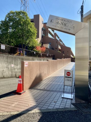 18/27 エントランス