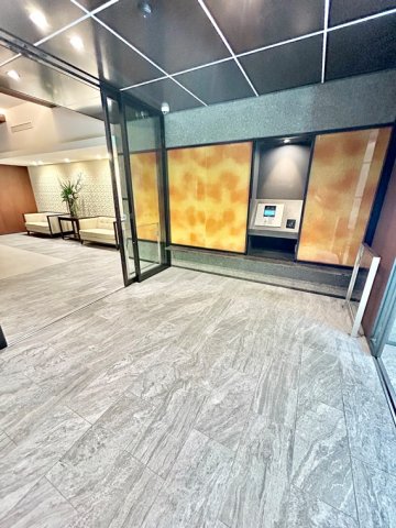 18/18 エントランス