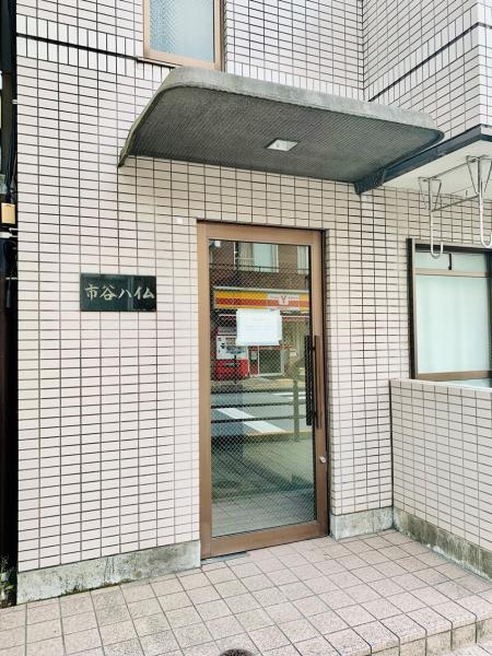 2/2 エントランス