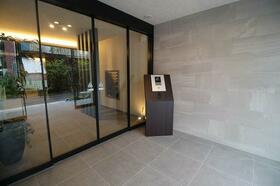 16/18 エントランス