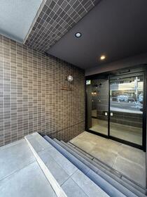 16/16 エントランス