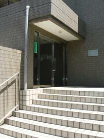 13/14 エントランス