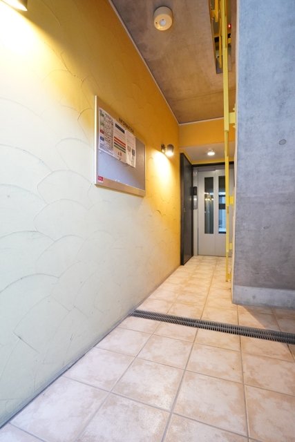 25/26 エントランス