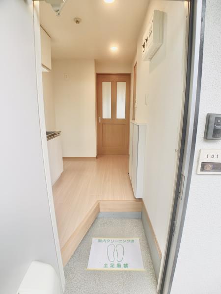 13/22 玄関