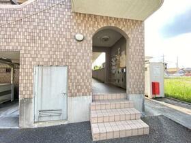 16/17 エントランス