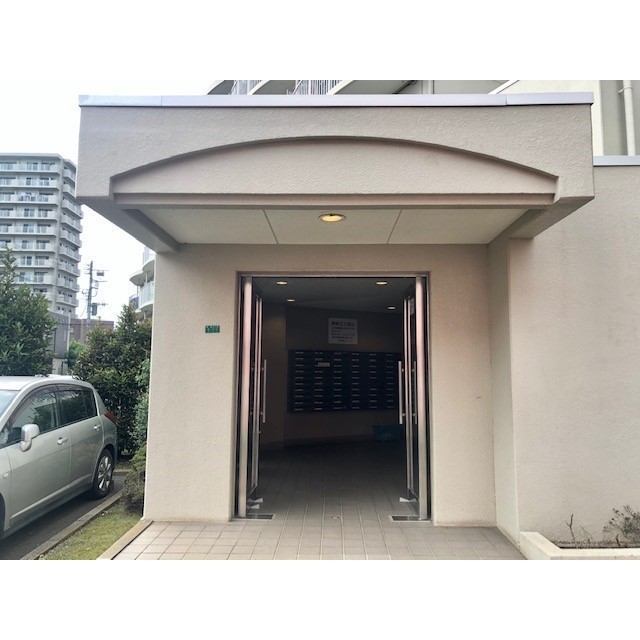 21/30 エントランス