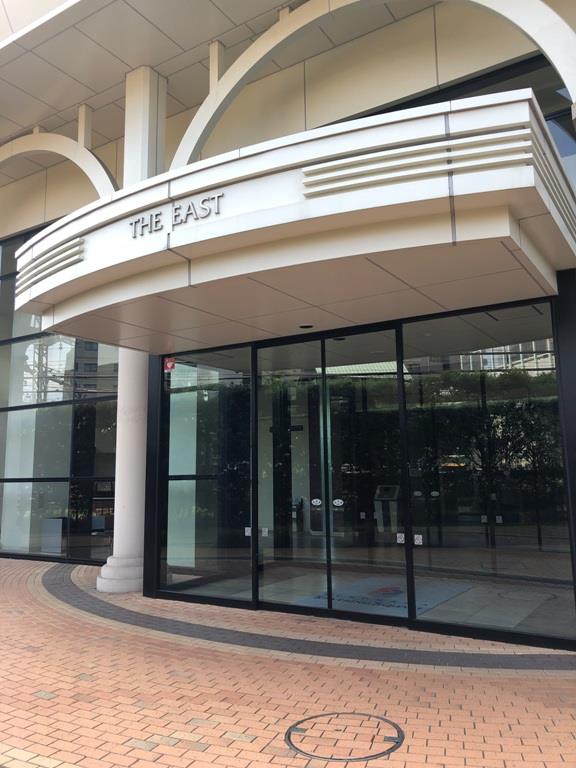 18/19 エントランス