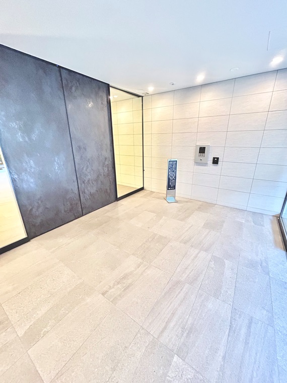 17/17 エントランス