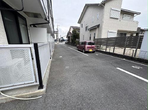 13/14 駐車場