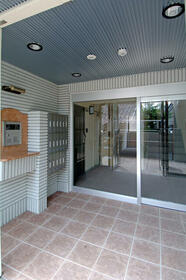 5/5 エントランス