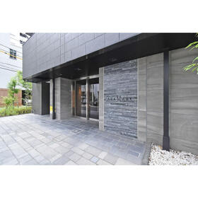 16/16 エントランス