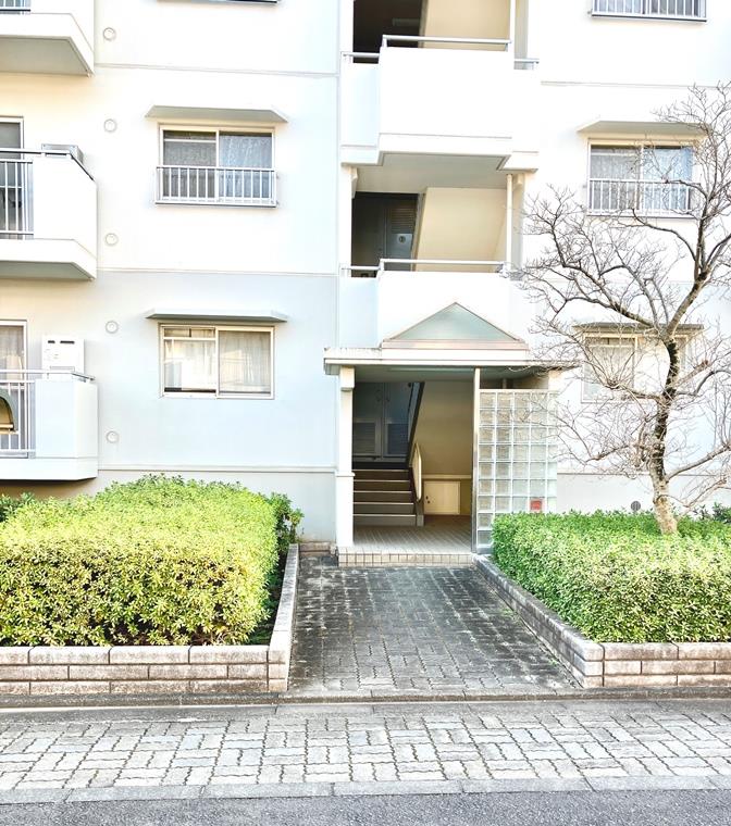 16/16 エントランス