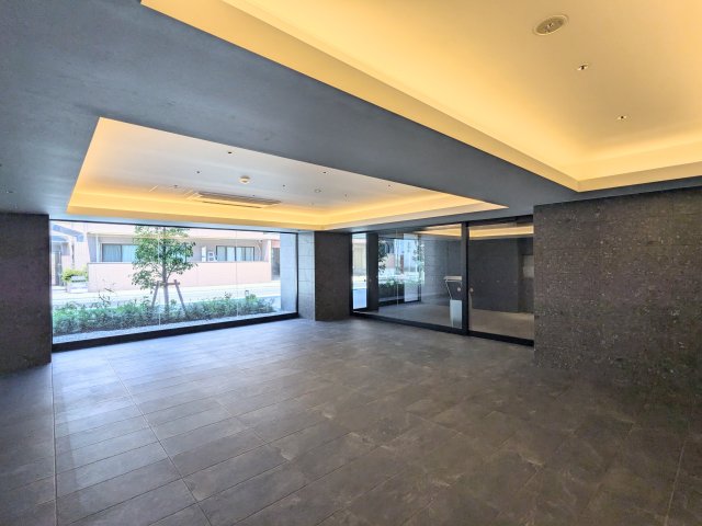 22/28 エントランス