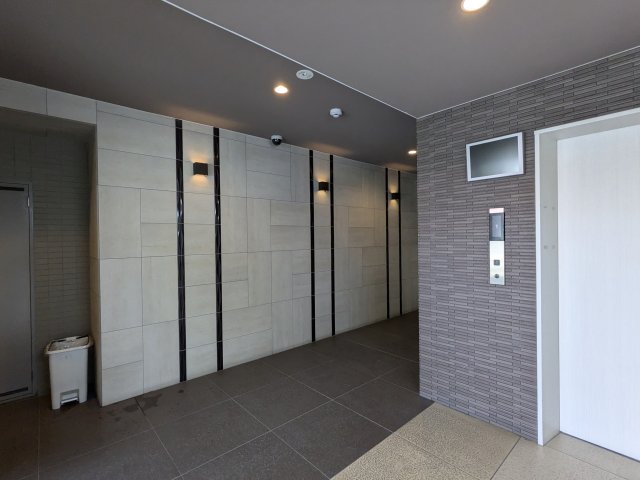 2/2 エントランス