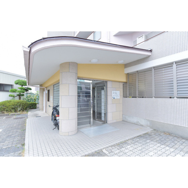 18/28 エントランス