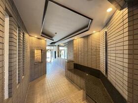 16/16 エントランス