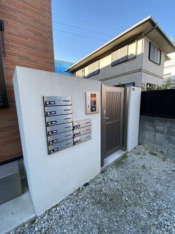 16/17 エントランス