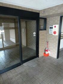 16/16 エントランス