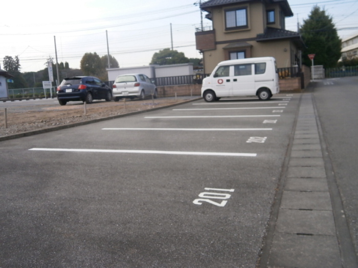 20/28 駐車場