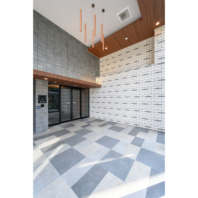 21/22 エントランス